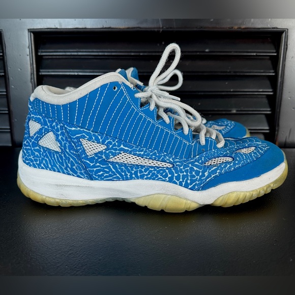Nike Air Jordan 11 XI Retro Low IE Argon Blue - Picture 2 of 10